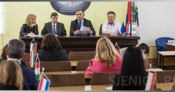 Predstavnici ambasada zemalja EU posetili Sjenicu